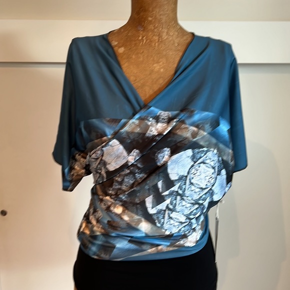 Geometric abstract kimono wrap resortwear - Picture 7 of 9